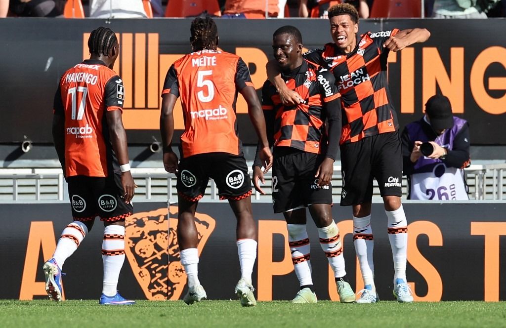 L’entraîneur du FC Lorient dévoile la liste des joueurs qui quittent le club cet été