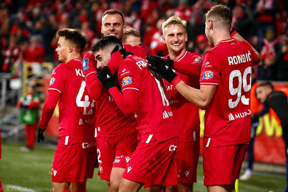 Trener Widzewa Łódź Vuković ujawnia ostateczną listę zawodników, którzy odejdą tego lata