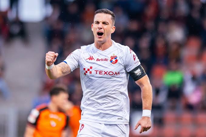 Ángel Rodado zaskakuje polską piłkę spektakularnym transferem do Widzewa Łódź